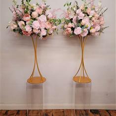 Aisle pedestals clear 