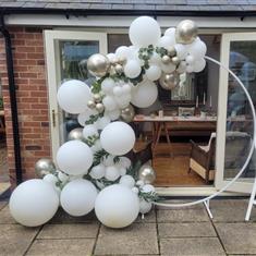 Deluxe drapping balloon hoop